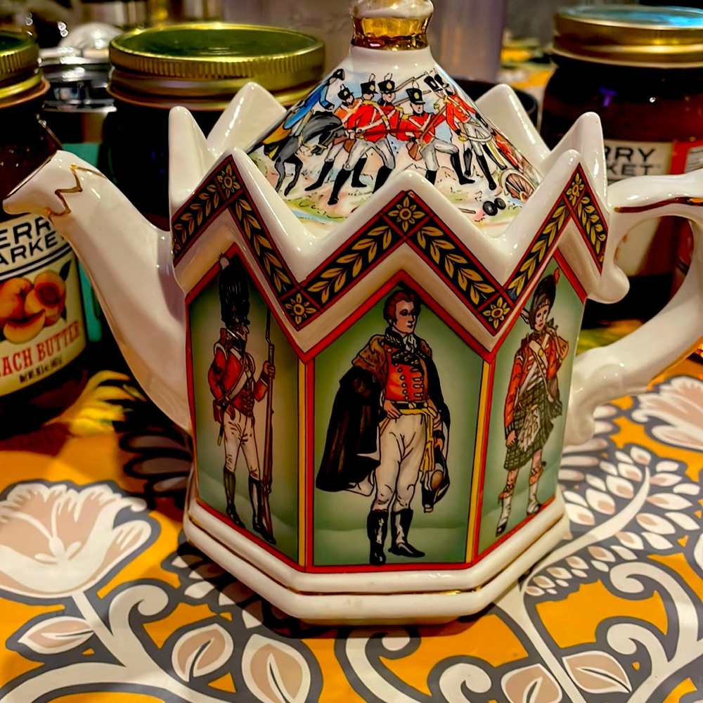 Beautiful teacup.The Batttle of Waterloo 1815.